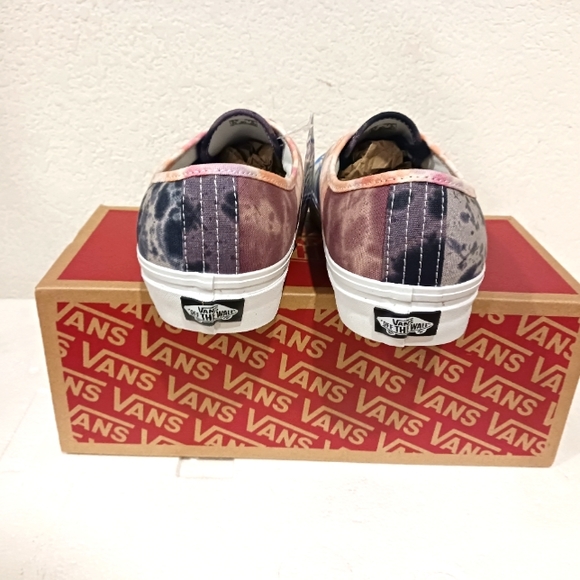 Vans - Picture 3 of 4
